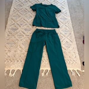 Cherokee Infiniti Scrub Set. Small petite. Excellent condition